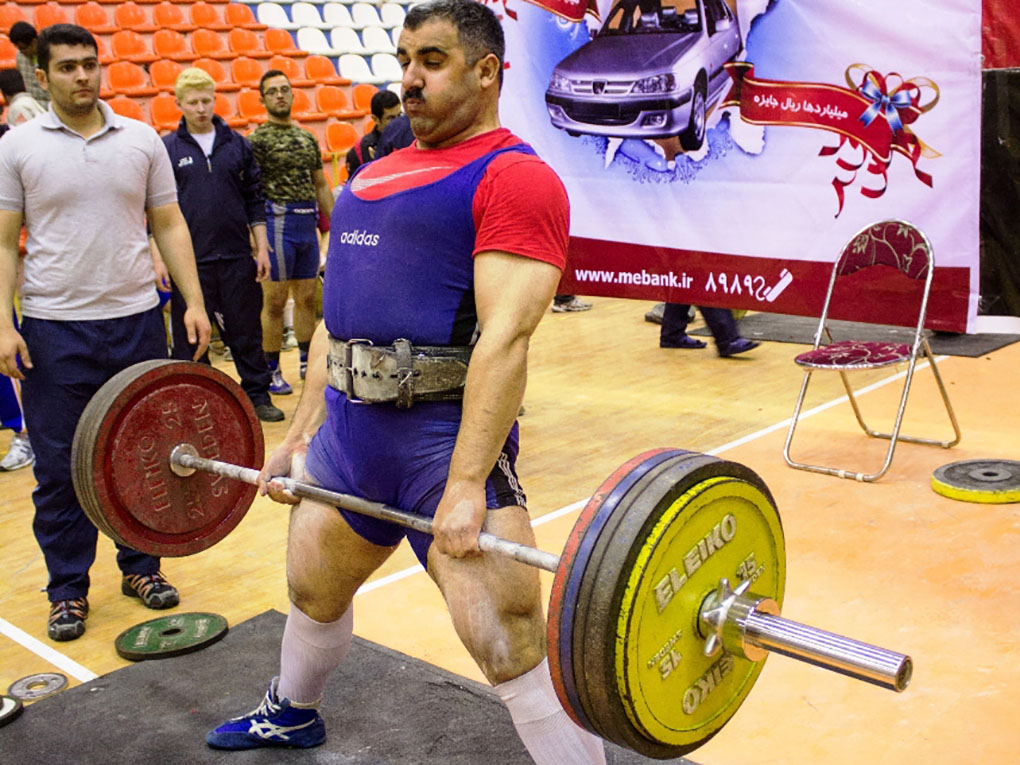 Athlete lifting weights in IBSA Powerlifting event